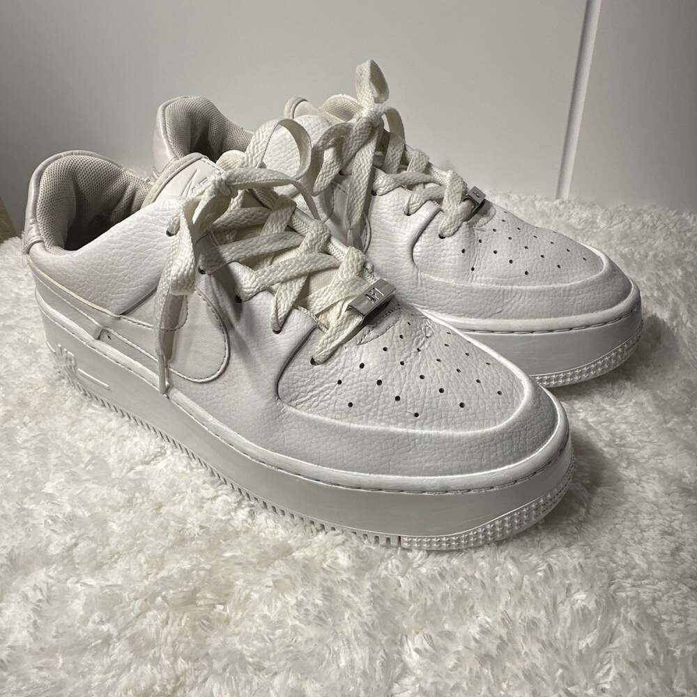 Nike Nike Air Force 1 Sage Low
Triple White (Women's)